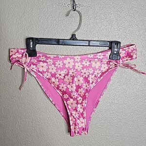 NWT H&M Medium Pink Peach Daisy print Scrunch‎ butt bikini bottom